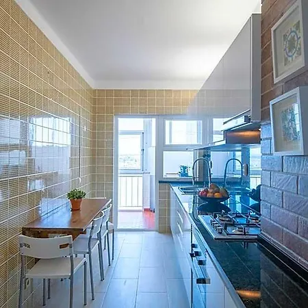 Stunning Sunny 3-bedroom In Hotel 3*